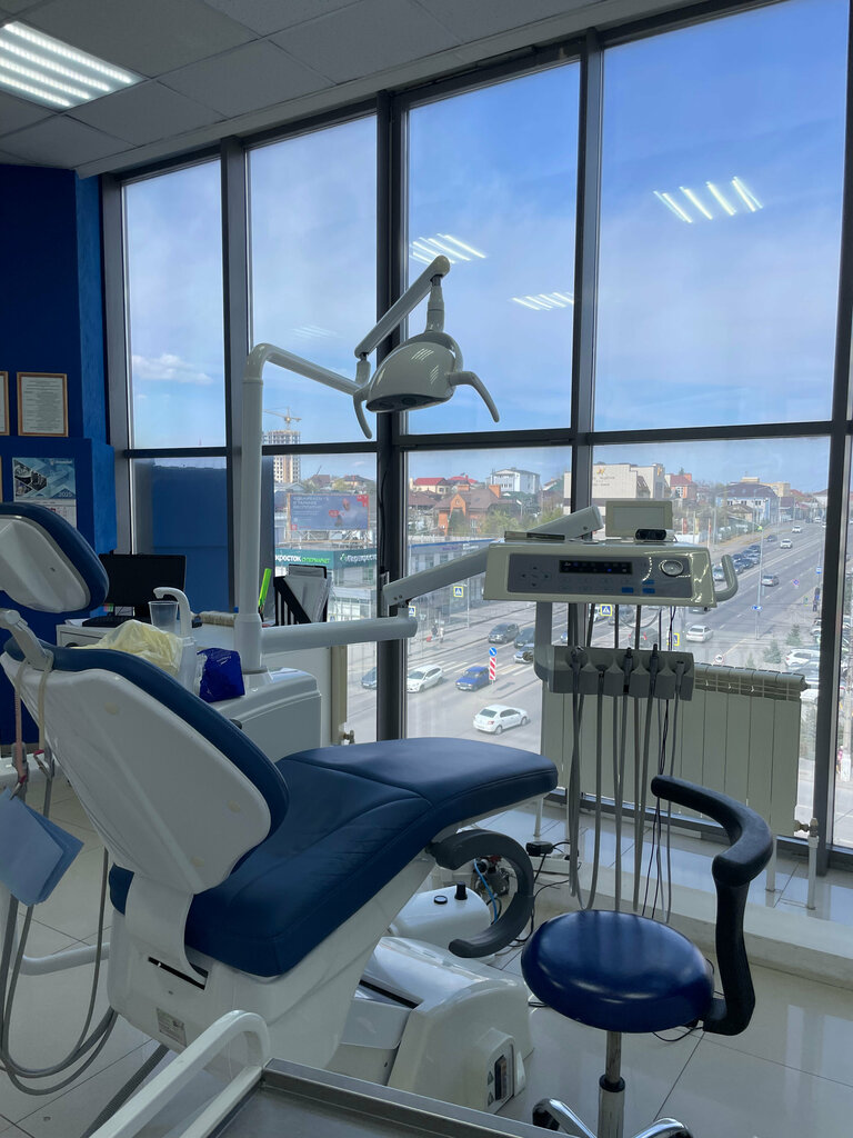 Светлый стоматологический кабинет Dr.DENT